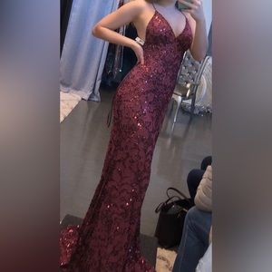 •fitted open back sequin prom dress•